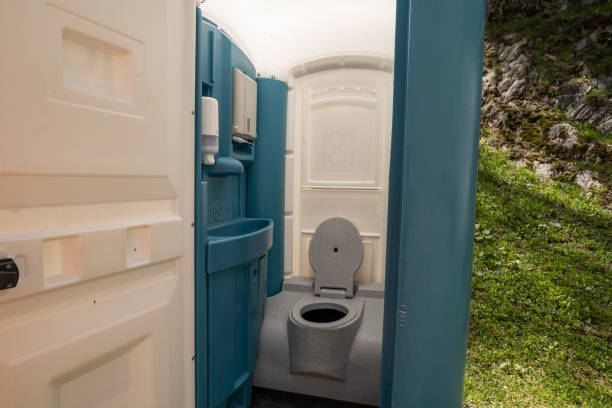 Porta potty delivery and setup in Monticello, LA